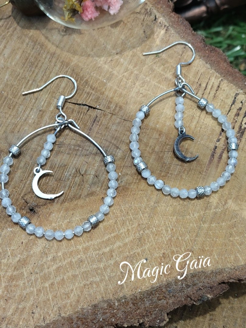 2bc2e143-6ba0-4ea2-9216-38ce2d9c4785.jpeg Boucles d'oreilles pierre de lune créée par magic magic gaïa – Image 1