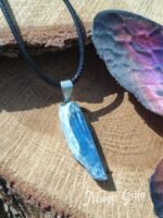 Pendentif cyanite bleue brute