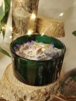 Bougie magique avec fleurs et améthyste brute – Image 5