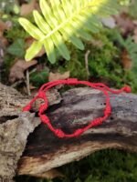 Bracelet rouge à 7 noeuds