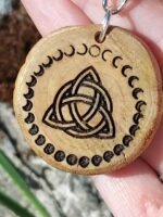 Porte - clés ou bijou de sac en bois triquetra – Image 5