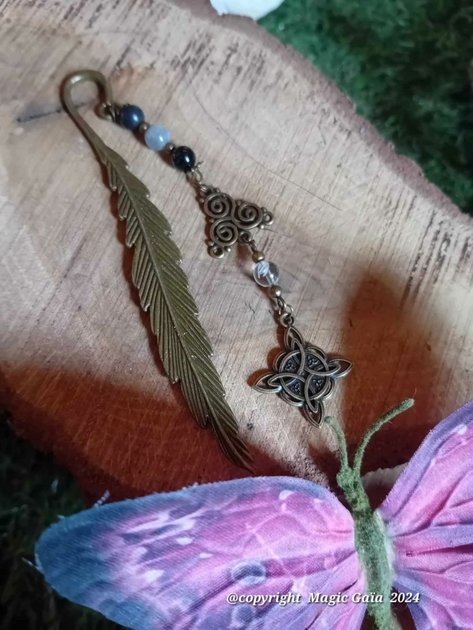 marque-ta-page-noeud-de-sorciere-creee-par-magic-gaia-zoom.jpeg Marque ta page noeud de sorcière créée par magic gaïa – Image 1