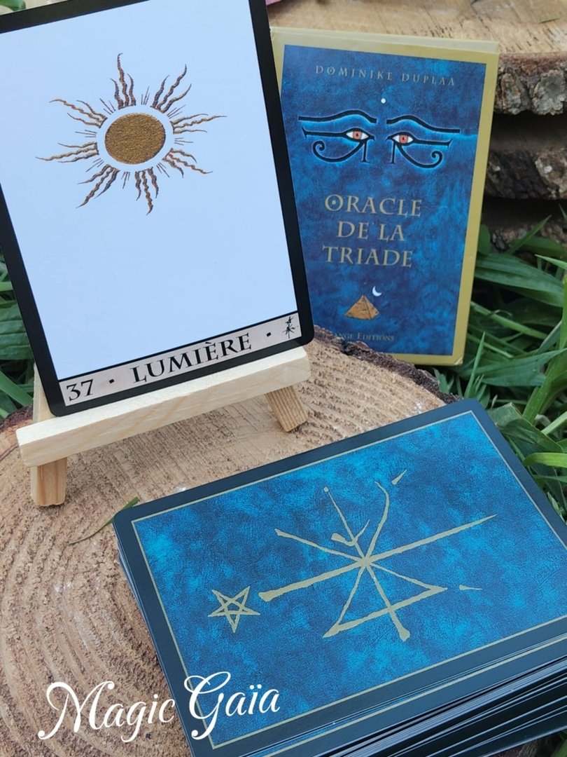 oracle-de-la-triade-dominike-duplaacartomancie-mediumnite-developpement-personnel-cartes-guidance-intuition-spiritualite-magic-gaia.jpeg L'oracle de la triade – Image 1
