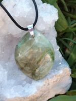 Pendentif garniérite