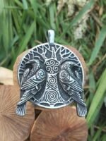 Pendentif viking double corbeaux avec triskèle réversible
