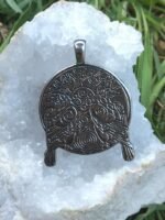 Pendentif viking double corbeaux avec triskèle réversible – Image 5