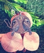 Pendentif viking double corbeaux avec triskèle réversible – Image 6