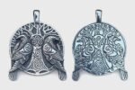 Pendentif viking double corbeaux avec triskèle réversible – Image 2