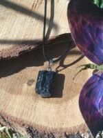 Pendentif tourmaline noire brute