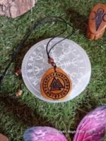 Pendentif valknut en bois avec perle en bois créée par magic gaïa - ⚠️création unique – Image 2