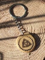 Porte - clés ou bijou de sac en bois triquetra – Image 3